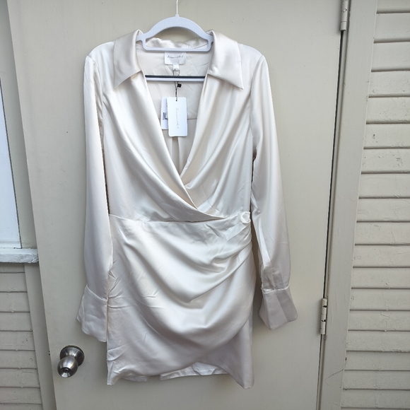 NWT Line and Dot Elegant Off White Satin Ruched Shirt Dress Size Large - Picture 3 of 9